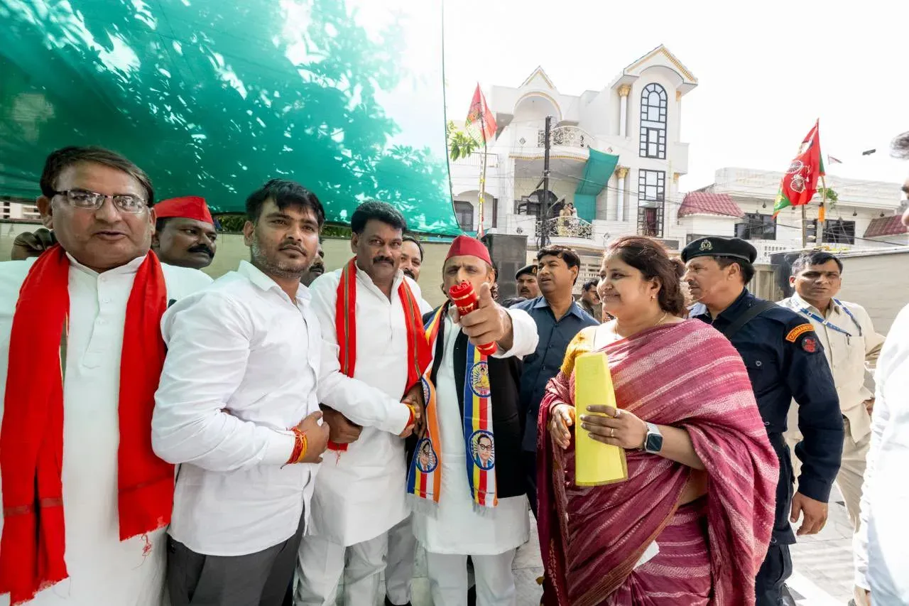 Akhilesh Yadav calls for welfare state at Agra PDA Summit