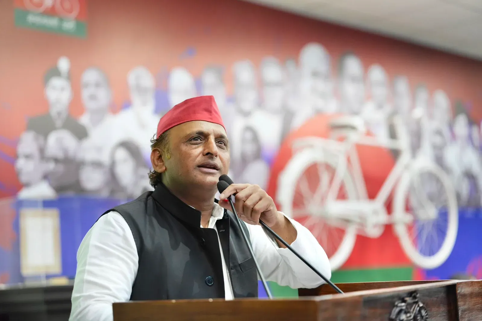 Akhilesh Yadav greets SP workers, media at HQ on Independence Day