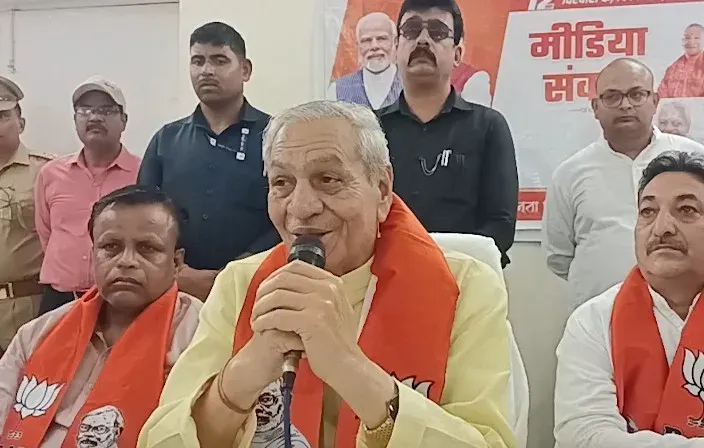 अखिलेश यादव यूपी चुनाव से पहले ही डरे: लक्ष्मी नारायण चौधरी का पलटवार