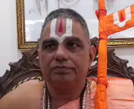 'दीपावली हमारे अध्यात्म और विज्ञान का प्रतीक', अखिलेश यादव पर धर्मगुरु स्वामी नरेंद्राचार्य का पलटवार