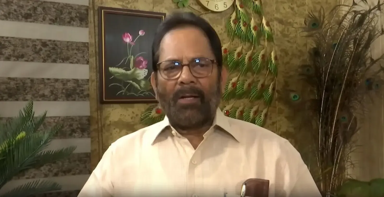 मुख्तार अब्बास नकवी का अखिलेश यादव पर तंज: भविष्यवक्ताओं से बचने की दी सलाह