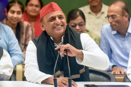 अखिलेश यादव के जन्मदिन पर खड़गे और मायावती ने दी बधाई, UP में उत्सव का माहौल