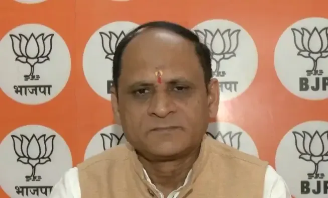 पीडीए सम्मेलन में खाली कुर्सियाँ: भाजपा ने अखिलेश पर साधा निशाना, 'प्रण पत्र' को बताया खोखला