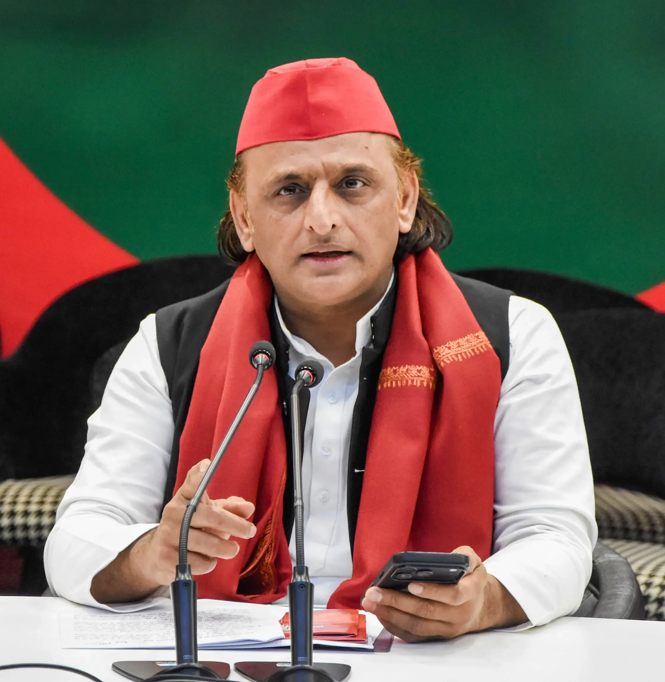 Akhilesh Yadav Critiques UP Government on Doubtful MoUs, Questions Rs 25,000 Crore AI Agreement