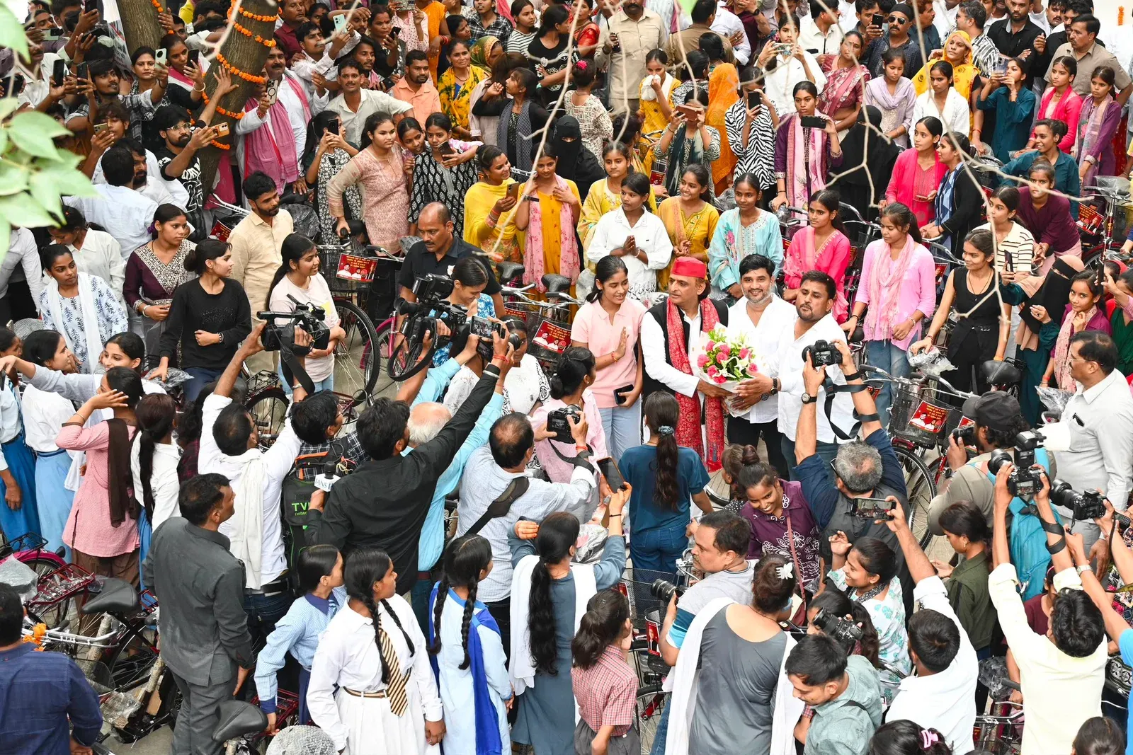Akhilesh Yadav thanks birthday well-wishers, lauds SP workers