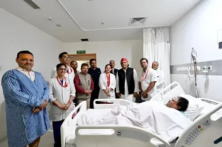 Akhilesh Yadav visits BJP MLA Anupama Jaiswal injured in effigy fire