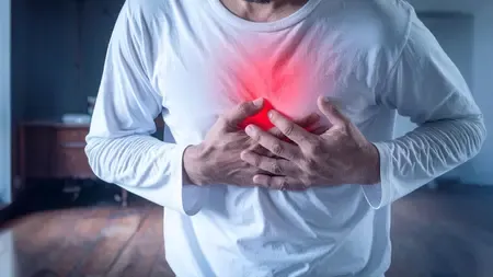अक्सर रात या सुबह-सुबह ही क्यों आता है हार्ट अटैक? जानें कारण और बचाव