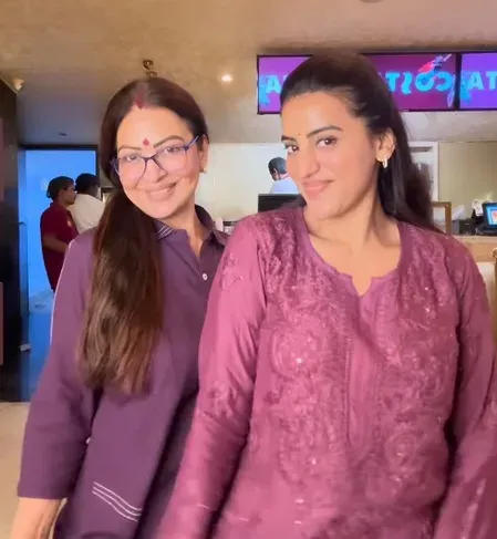 अक्षरा सिंह का ‘घिस घिस घिस’ गाना देखकर मां नीलिमा सिंह हुईं भावुक, एक्ट्रेस ने शेयर किया मां का प्राउड रिएक्शन
