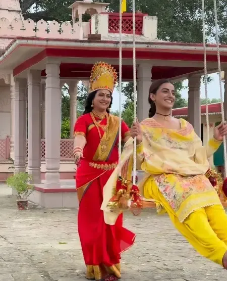 अक्षरा सिंह ने नवरात्रि पर दी शुभकामनाएं, पाखी हेगड़े के साथ साझा किया खास दृश्य