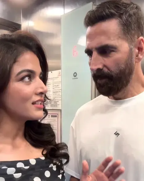 अक्षय कुमार के पसीने छूट गए! वामिका गब्बी के अजीब जोक्स ने किया परेशान