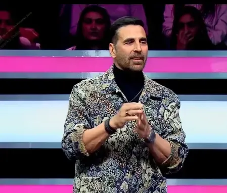 Akshay Kumar Brings Back His Iconic Meme on 'Wheel of Fortune India'