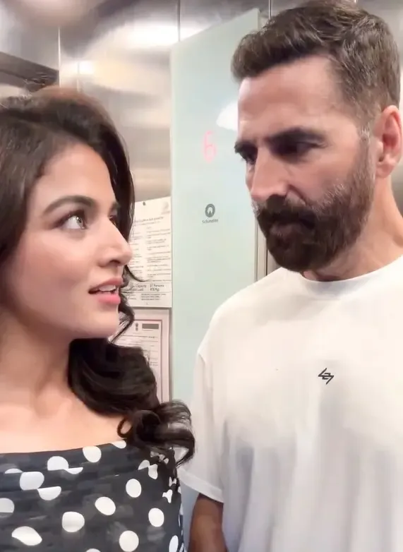 Akshay Kumar's Hilarious Reaction to Wamiqa Gabbi's Jokes