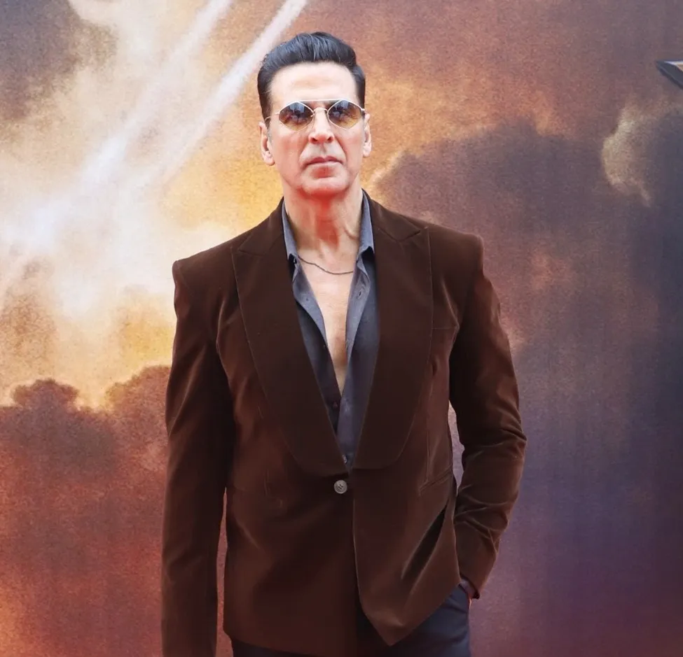 How Are Akshay Kumar, Vicky Kaushal, Alia Bhatt & Others Reacting to the Air India Tragedy?