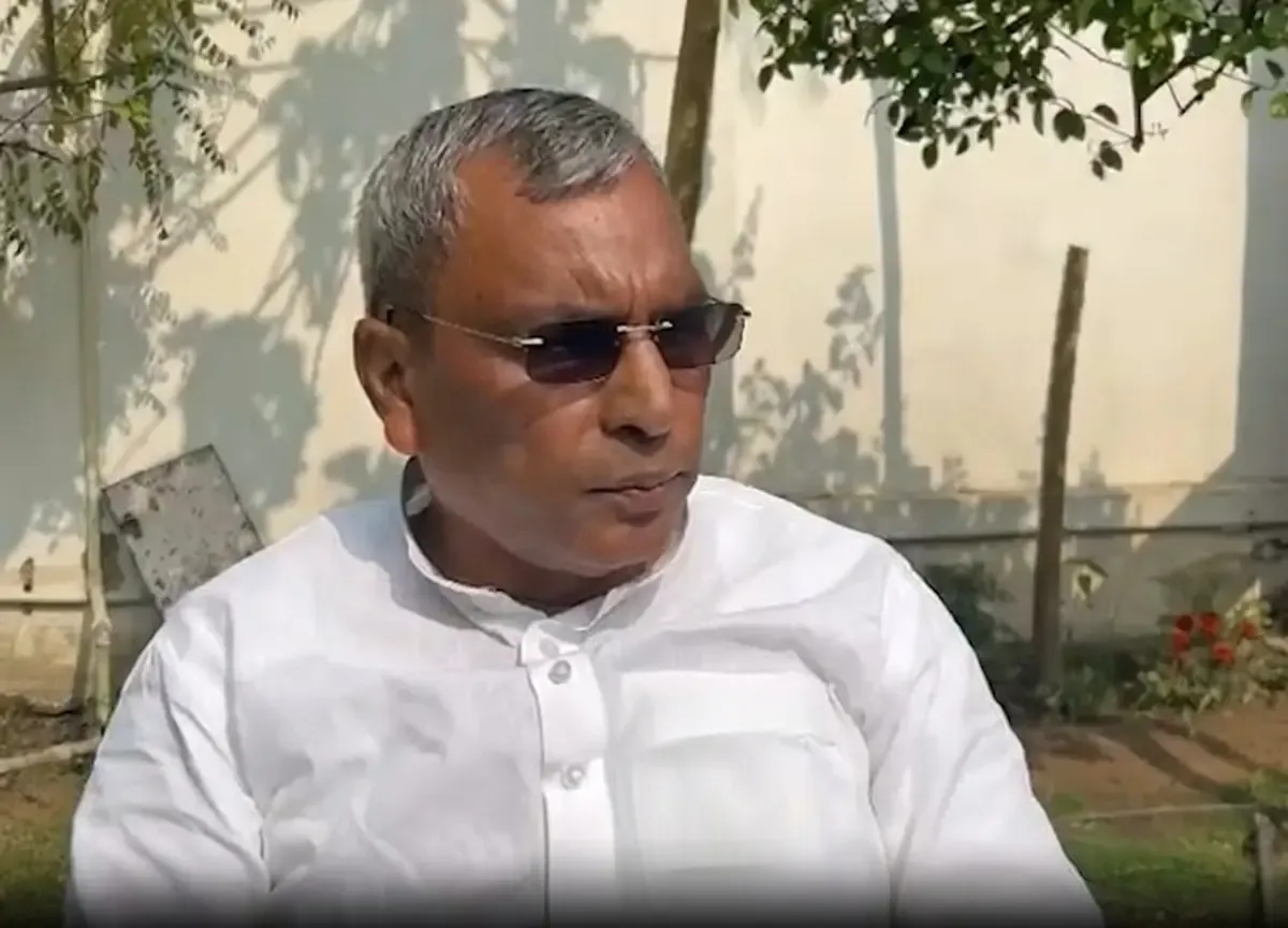 क्या अलंकार अग्निहोत्री का इस्तीफा राजनीति से प्रेरित है? ओपी राजभर ने डीएम पर बंधक बनाने के आरोप को झूठा बताया