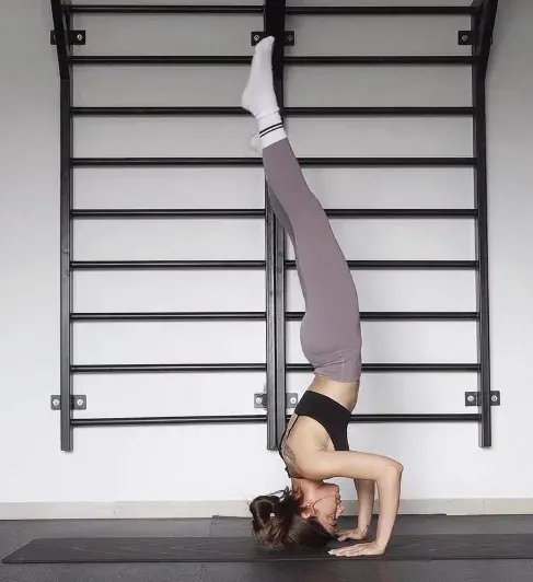 Alaya F unlocks hollowback headstand in latest yoga milestone