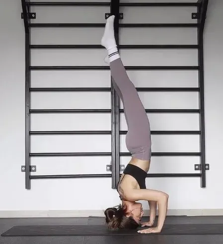 Alaya F unlocks hollowback headstand in latest yoga milestone