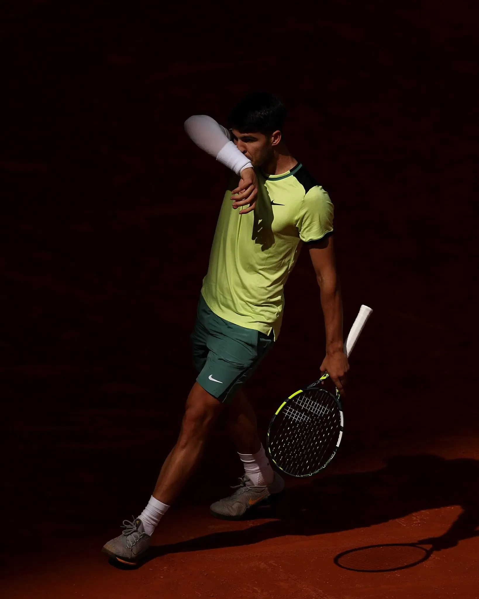 Carlos Alcaraz Faces Critical Wrist Recovery Ahead of French Open