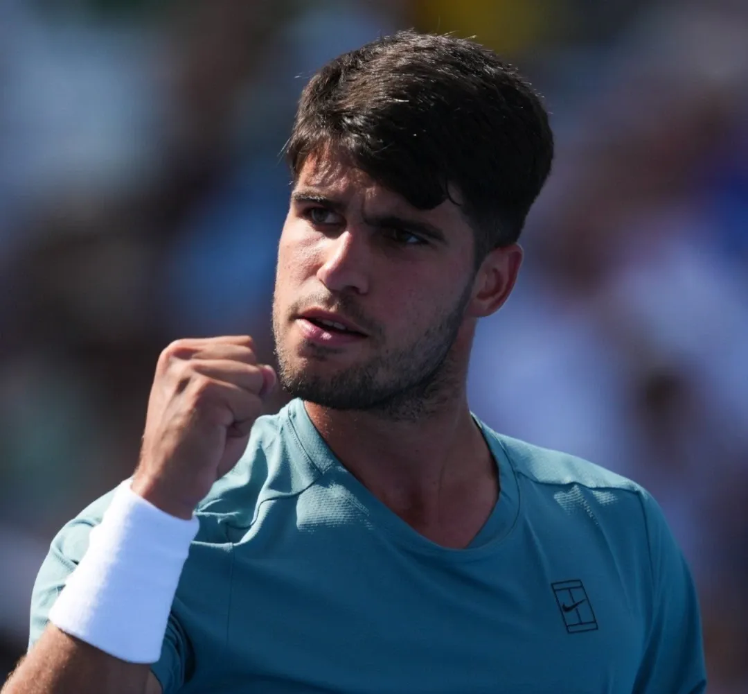 How Did Alcaraz Overcome Dzumhur's Challenge to Advance in Cincinnati?
