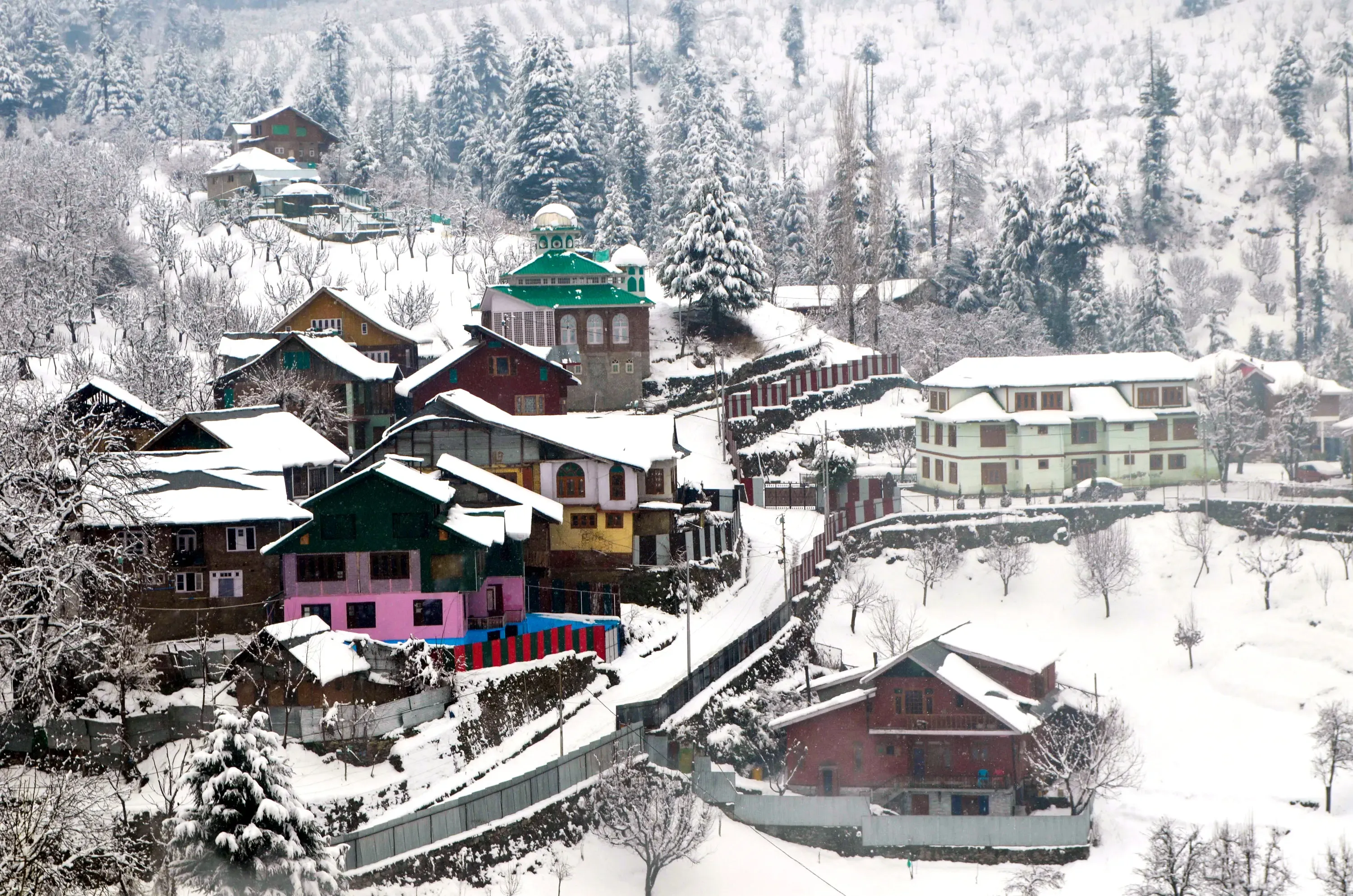 All Flights to Kashmir Halted Amid Heavy Snowfall; Train Services Resume