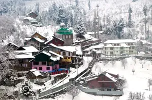 All Flights to Kashmir Halted Amid Heavy Snowfall; Train Services Resume