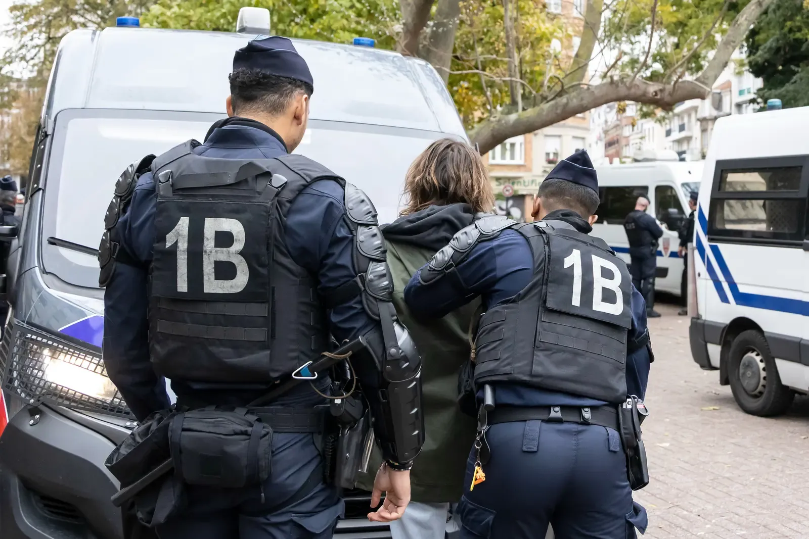 France protests: Nearly 1,000 arrested as 40,000 march in fresh unrest