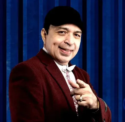 Altaf Raja sings 'Tum To Thehre Pardesi' live on Indian Idol stage