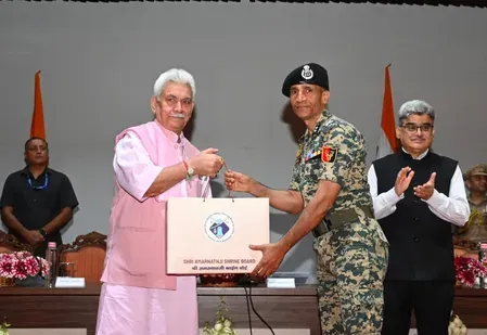 अमरनाथ यात्रा 2026: 4.80 लाख श्रद्धालुओं के दर्शन के बाद एलजी मनोज सिन्हा ने 'टीम जम्मू-कश्मीर' को किया सम्मानित