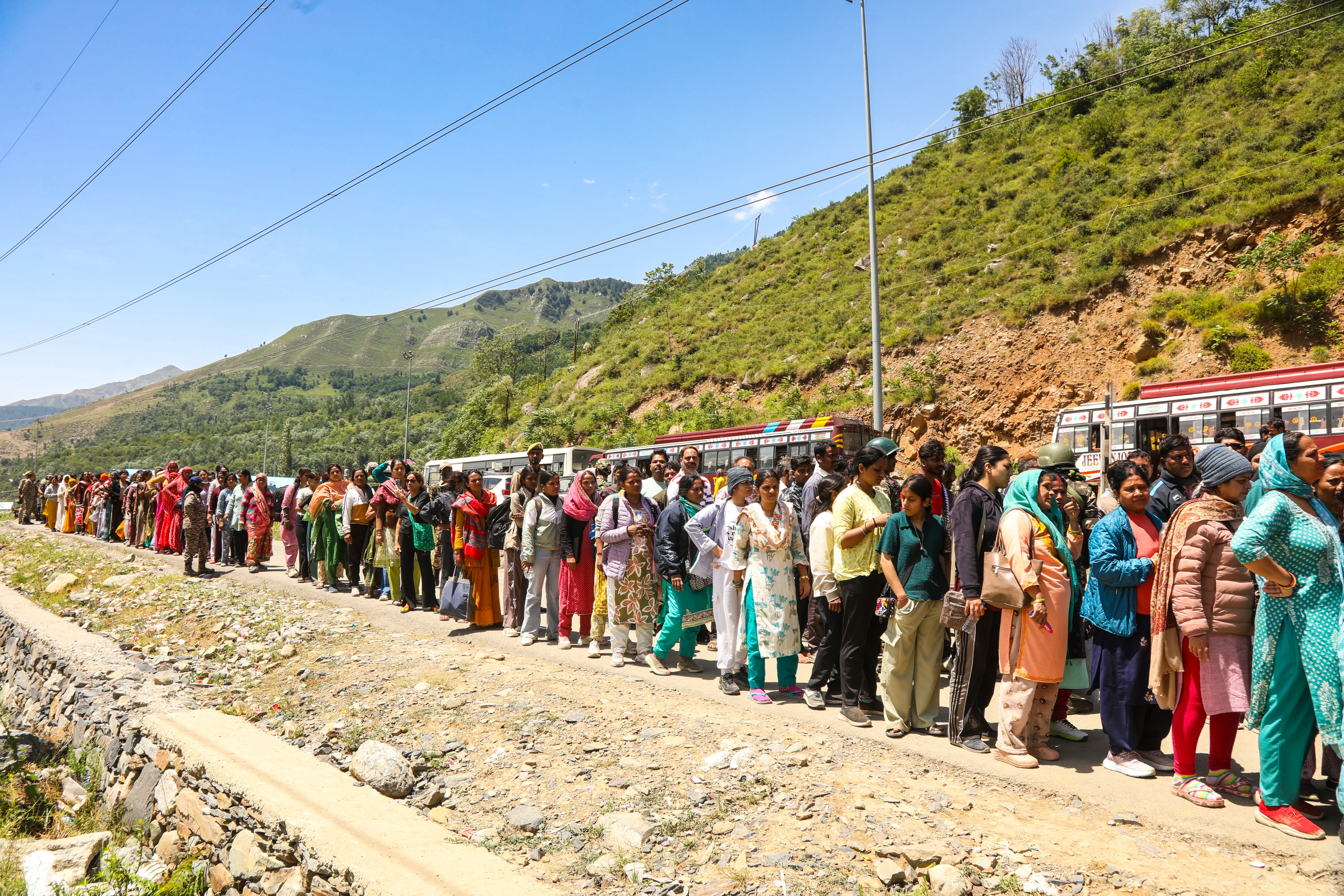 Amarnath Yatra: Have Over Two Lakh Devotees Received 'Darshan'? Fresh Batch of 6,143 Depart for Kashmir