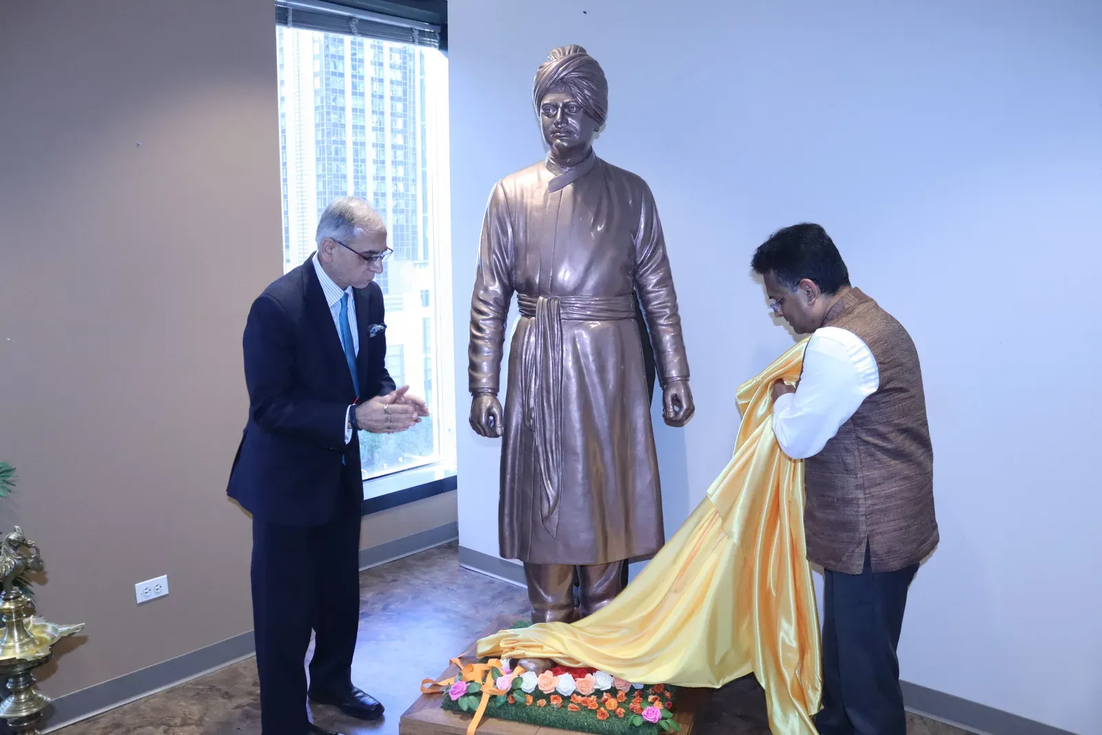 Swami Vivekananda statue unveiled at Indian Consulate in Chicago by Ambassador Kwatra