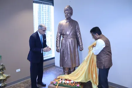 Swami Vivekananda statue unveiled at Indian Consulate in Chicago by Ambassador Kwatra