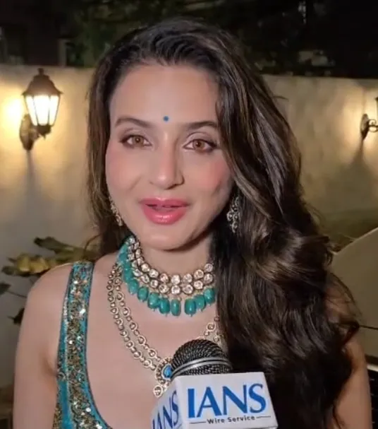 Ameesha Patel Remembers Asha Bhosle's Song that Launched Her Bollywood Career