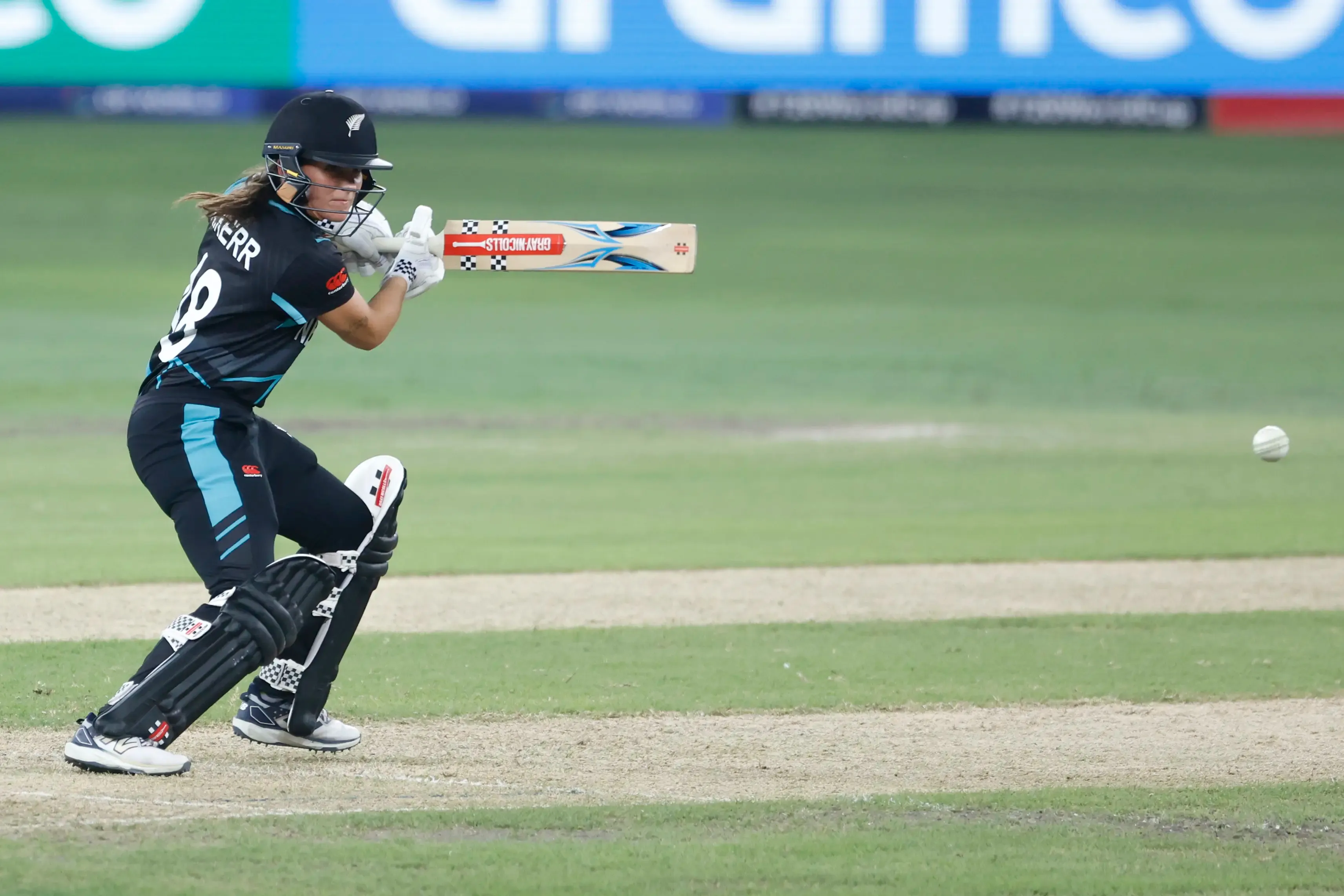 अमेलिया केर ने बनाया नया वर्ल्ड रिकॉर्ड, बनीं पहली क्रिकेटर जो लगातार 30+ रन बनाती रहीं