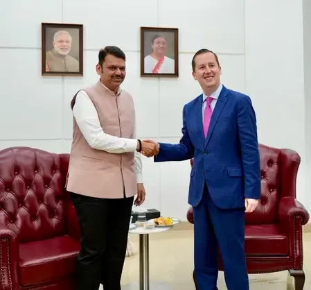 अमेरिकी राजदूत सर्जियो गोर ने देवेंद्र फडणवीस से की मुलाकात, महाराष्ट्र में निवेश बढ़ाने पर चर्चा 