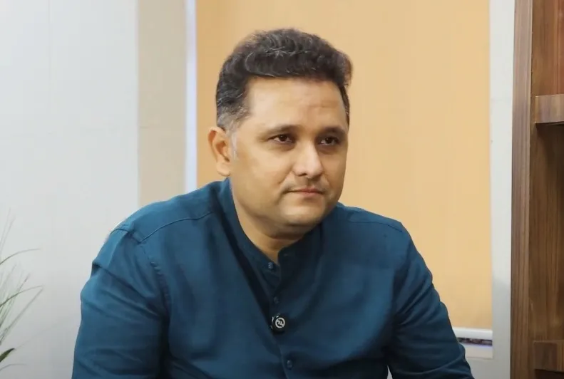 Is PM Modi’s Hindi Fluency His Greatest Asset? Amish Tripathi Weighs In