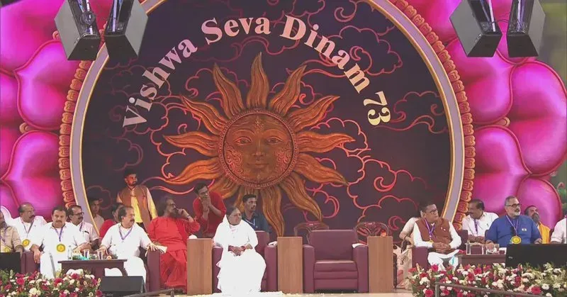 Amit Shah attends Amma's 73rd Birthday Seva Ceremony in Kollam