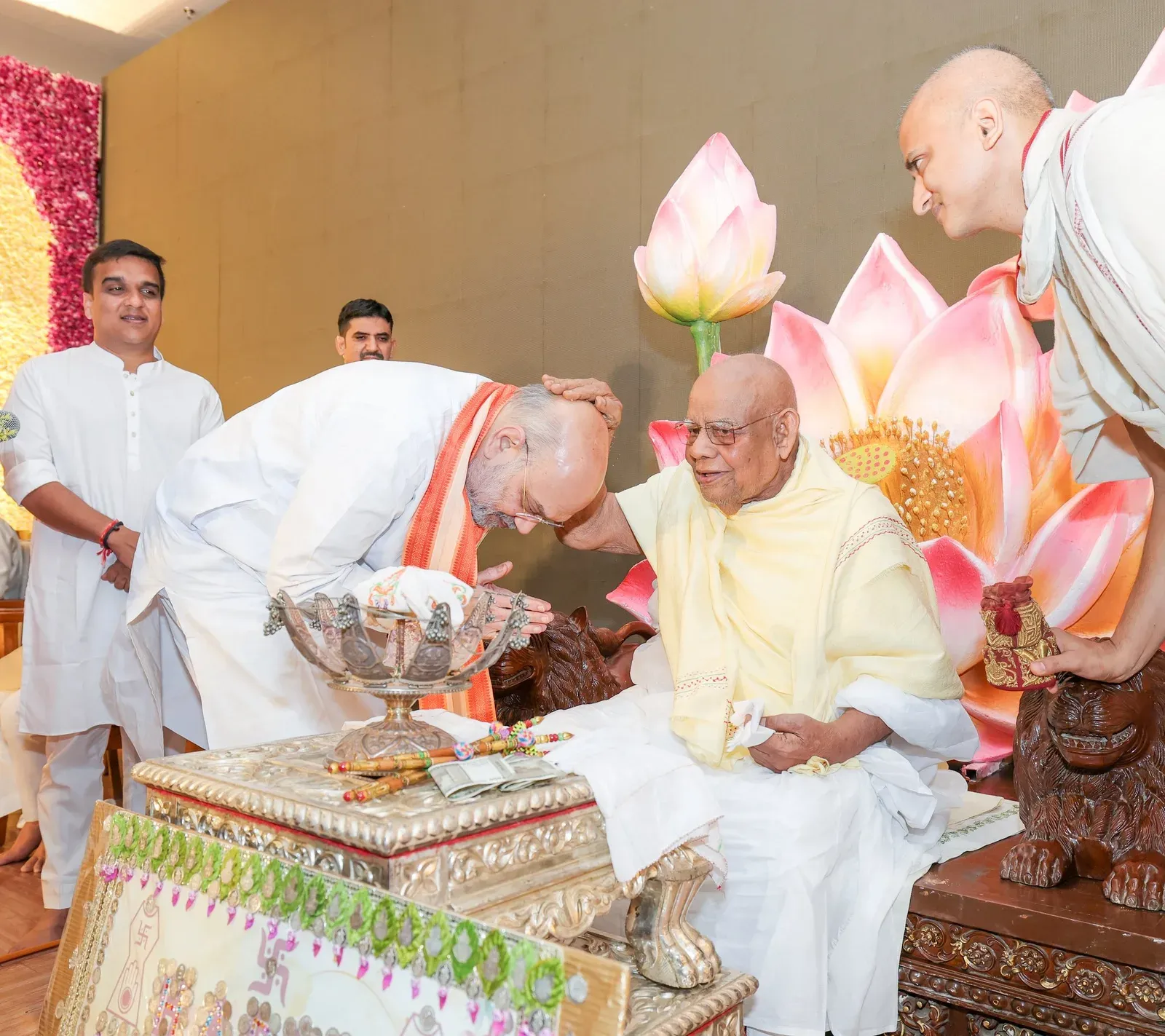 Amit Shah Meets Acharya Padmasagar on 92nd Birthday