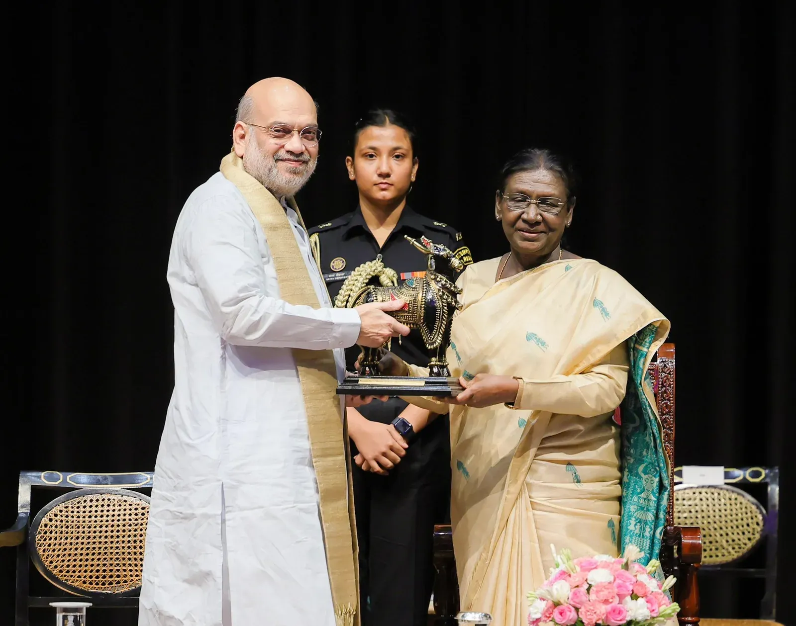 Amit Shah meets Bastar tribals at Rashtrapati Bhavan