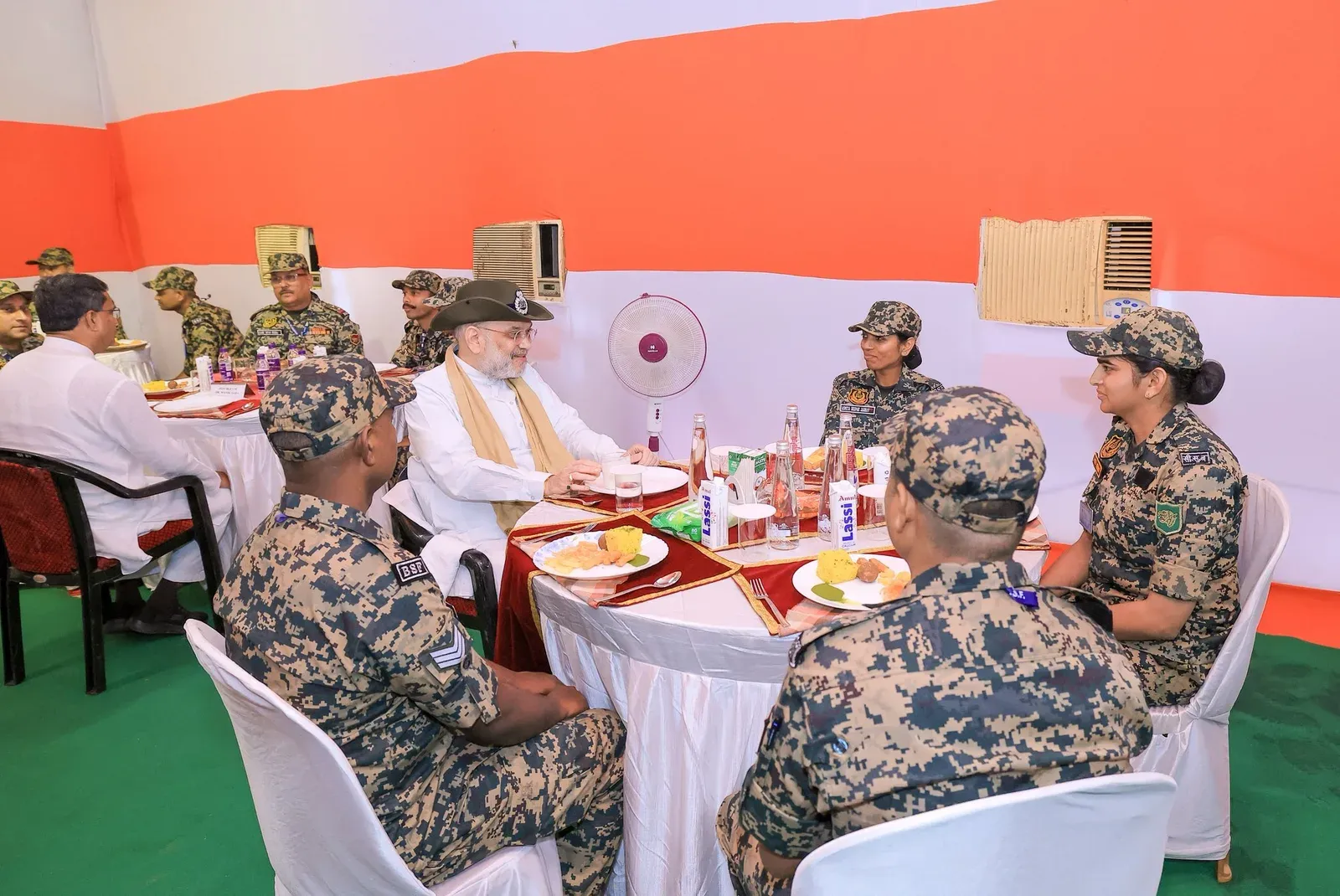 Amit Shah Meets BSF Jawans at Lankamura Outpost, Tripura