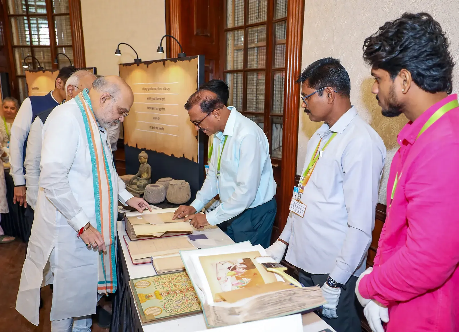 अमित शाह का मुंबई में एशियाटिक सोसाइटी दौरा, 'श्री गणेश ज्ञानारती' प्रदर्शनी का अवलोकन