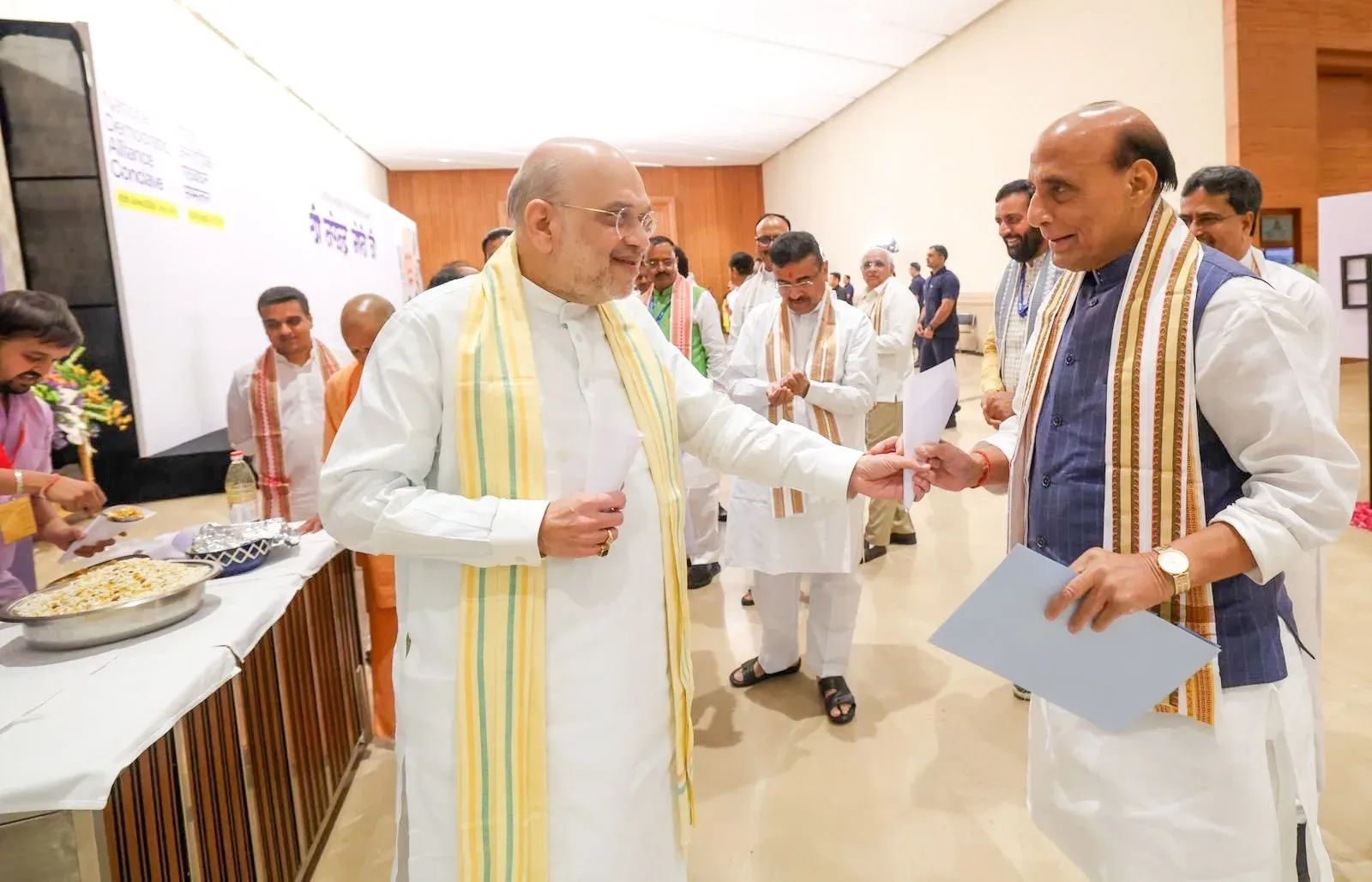 Amit Shah relishes jhalmuri at NDA meeting