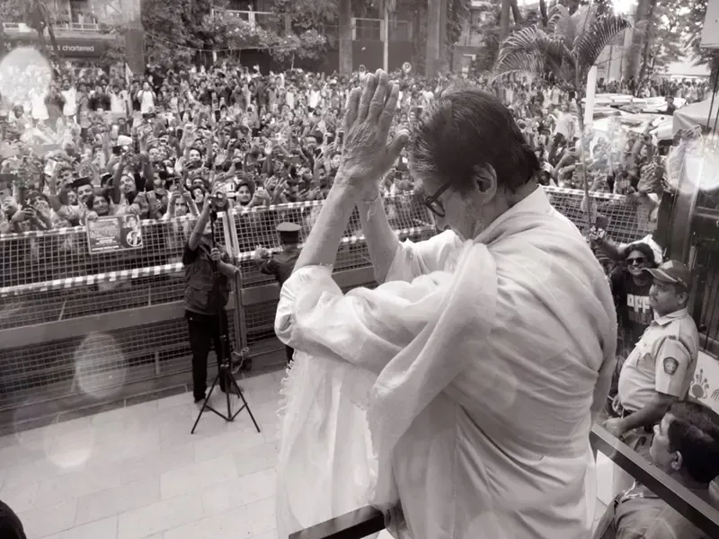 अमिताभ बच्चन के 84वें जन्मदिन पर ईएफ फैमिली से माफी, रविवार को जलसा गेट पर मुलाकात का वादा