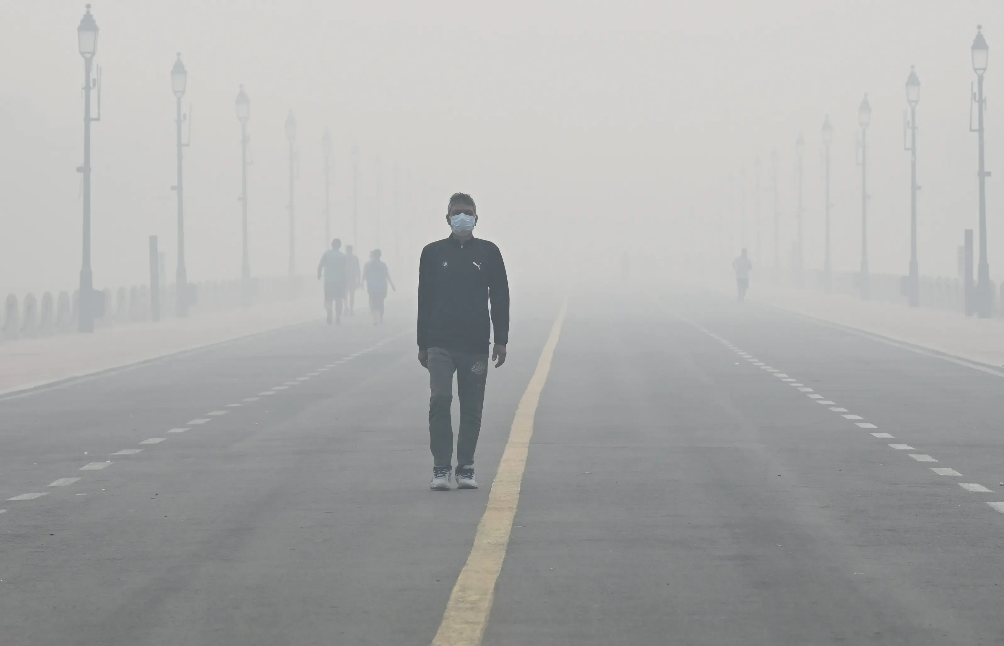 What Steps Does Amitabh Kant Propose to Combat Air Pollution in Delhi?