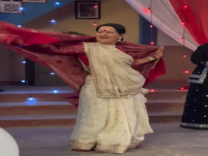 अम्मा जी का शानदार 'दमादम मस्त कलंदर' डांस, सेट पर गूंज उठी तालियाँ
