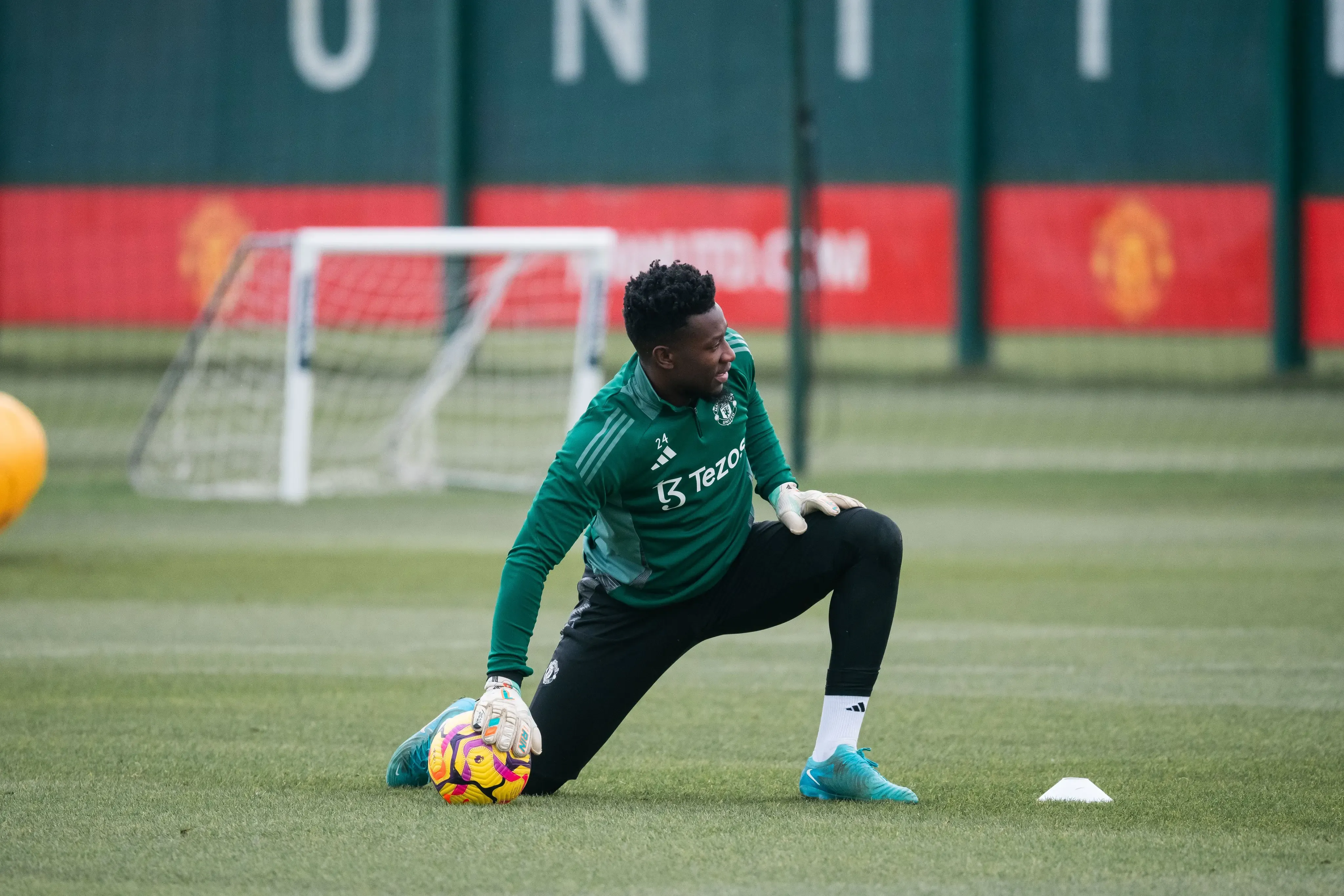 Amorim Confirms Onana Will Return in Goal Against Lyon; Zirkzee Out for the Season