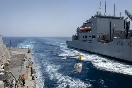 अमेरिकी मिलिट्री का दावा, मिडिल ईस्ट में नौसेना के जहाजों को फिर से कर रहे तैयार