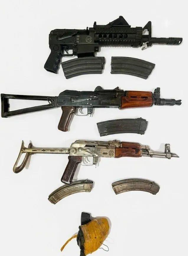 अमृतसर में हथियार-विस्फोटक तस्करी गिरोह का भंडाफोड़, AK-47 समेत भारी शस्त्र बरामद; तीन गिरफ्तार