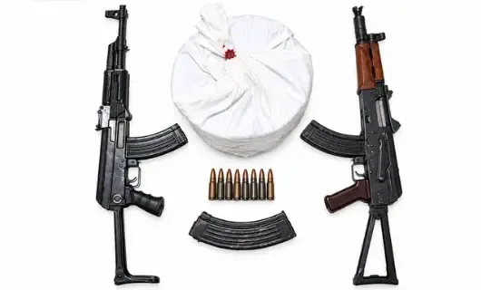 अमृतसर ग्रामीण पुलिस ने तोड़ा हथियार-नशा नेटवर्क, 10 किलो हेरोइन और 2 AK राइफलों के साथ 3 गिरफ्तार
