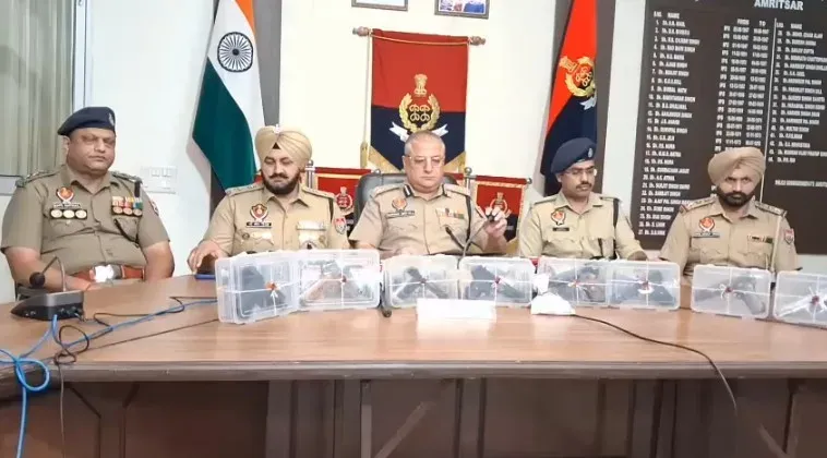 अमृतसर पुलिस का अवैध हथियार नेटवर्क पर शिकंजा: 8 पिस्तौल, 103 कारतूस बरामद, दो गिरफ्तार