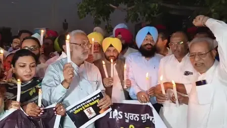 अमृतसर: पूरन कुमार सुसाइड मामले में आप ने निकाला कैंडल मार्च, हरियाणा सरकार पर भेदभाव का आरोप