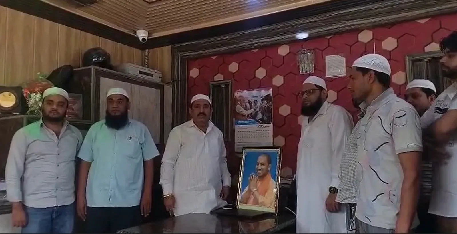 योगी आदित्यनाथ के 55वें जन्मदिन पर अमरोहा में मुस्लिम समाज की दुआएं, कालकाजी मंदिर में रुद्राभिषेक